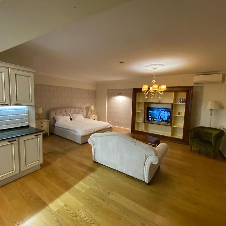 Holidays Central Host Bukares Bagian luar foto