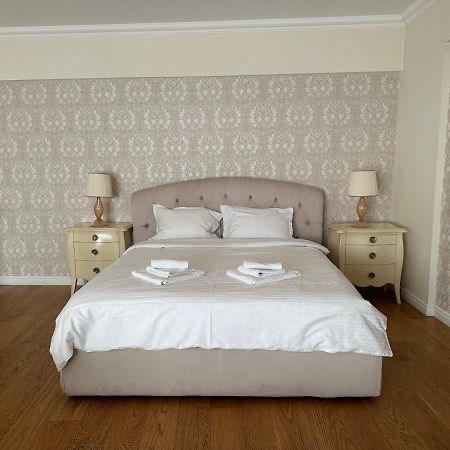 Holidays Central Host Bukares Bagian luar foto