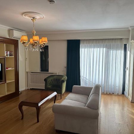 Holidays Central Host Bukares Bagian luar foto