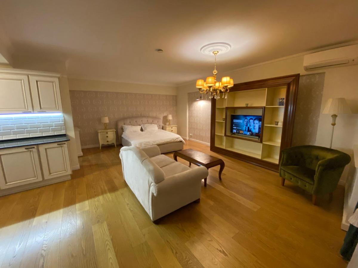 Holidays Central Host Bukares Bagian luar foto